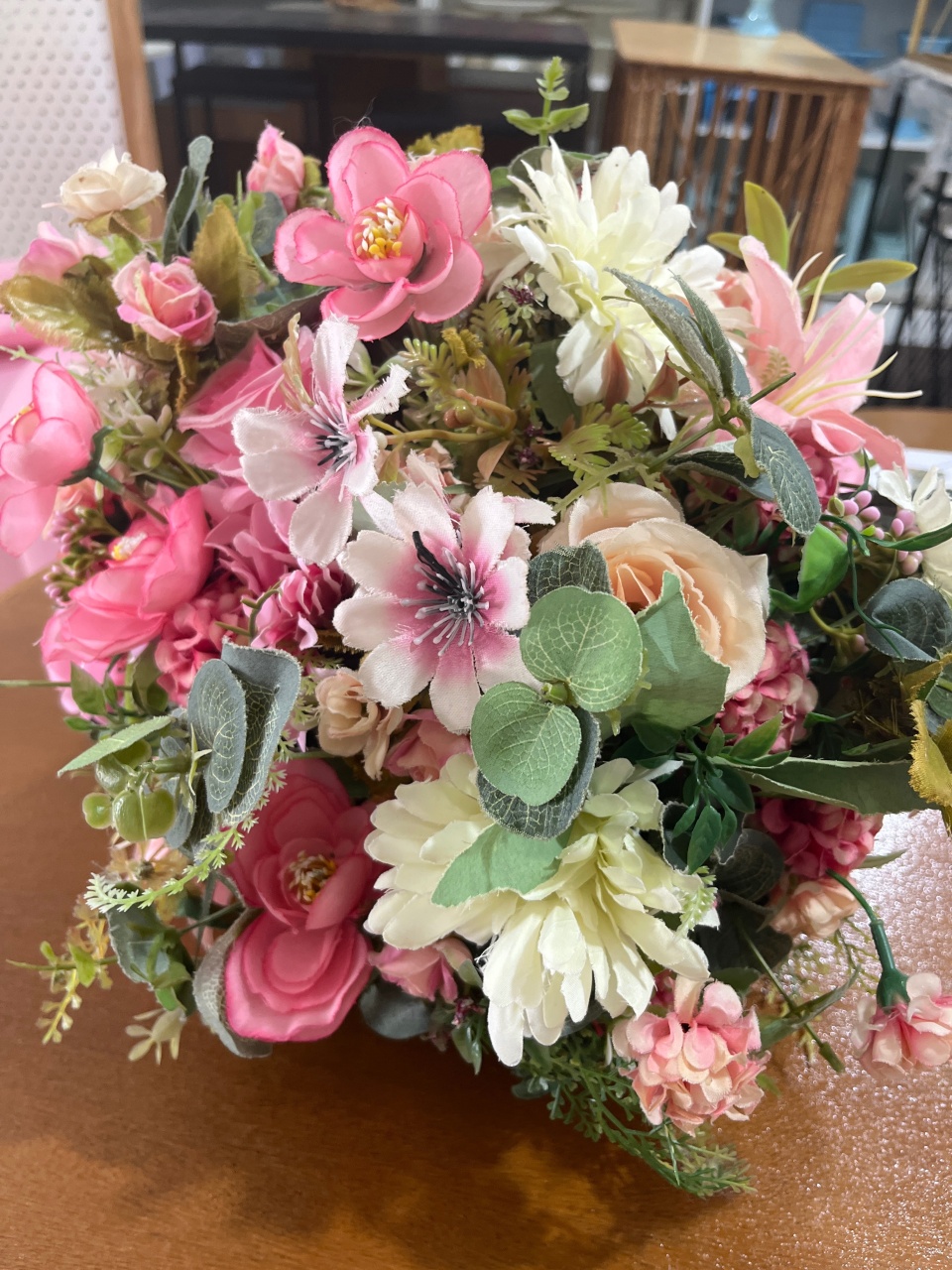 Arranjo Bola M - Flores Do Campo Rosas, Crisantemos E Peonias - LÊ FESTAS LOCAÇÃO DE 