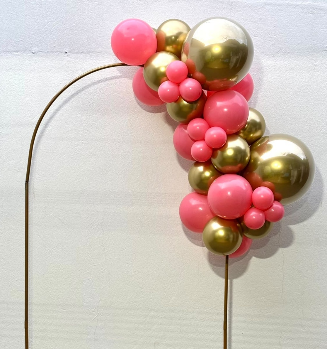 Arco de Balões (Mine Organico Misturado E Metalizados ) 16 Dourado, 9 Dourado E Rosa Ciclete, 5 Rosa Ciclete - Tamires Pegue e Monte Uberaba