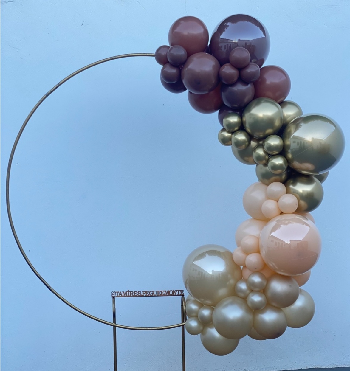 Arco de Balões (Organico Em Blocos Metalizados) 16, 9 E 5 Marrom, Platino Dourado, Bege E Platino Ouro Pérola) - Tamires Pegue e Monte Uberaba