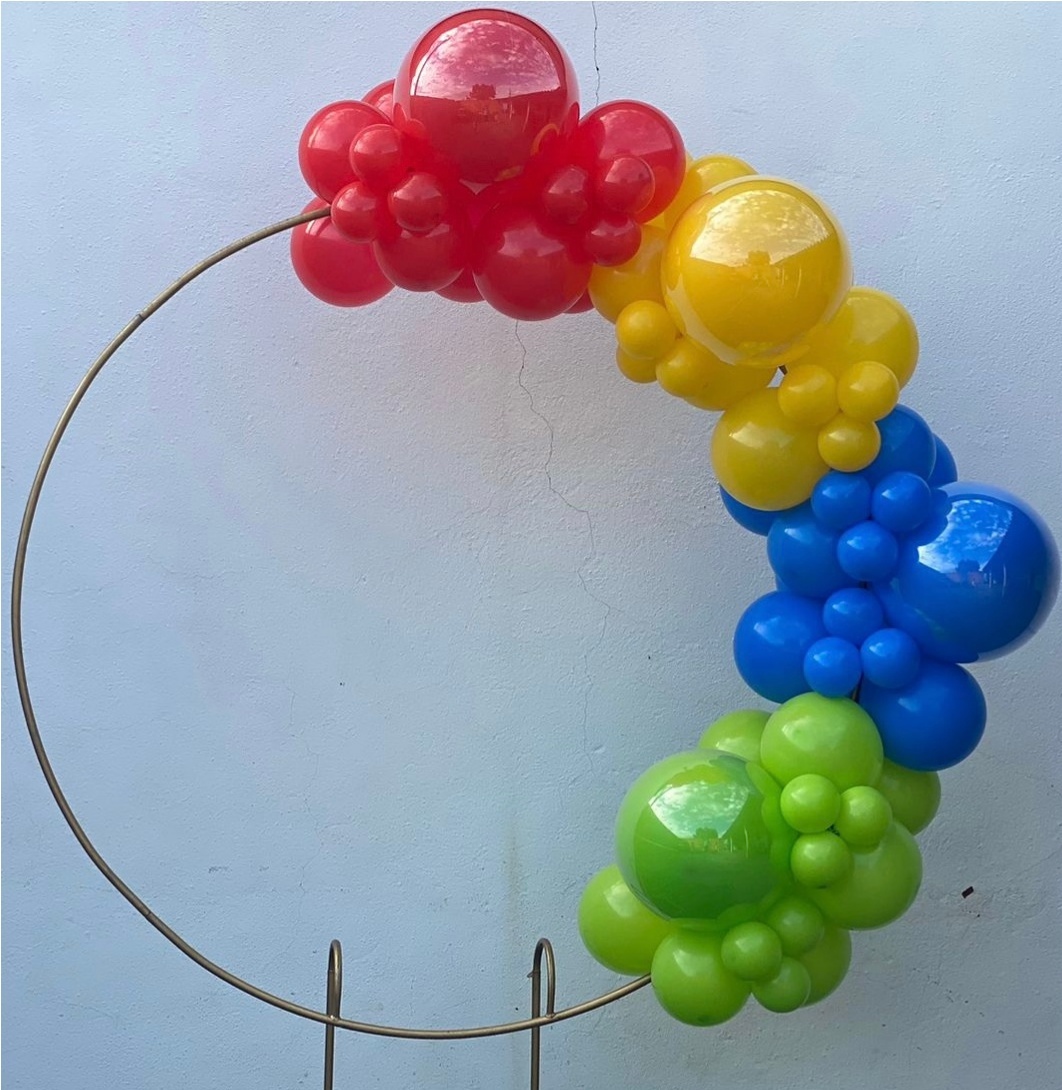 Arco de Balões (Organico Em Blocos) 16, 9 E 5 Vermelho, Amarelo, Azul Escuro E Verde Limão - Tamires Pegue e Monte Uberaba