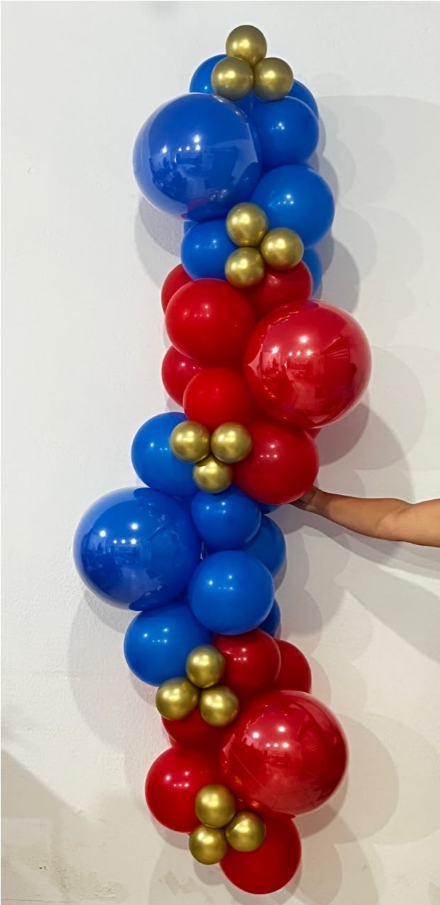 Arco de Balões (Organico Em Blocos Com Trio Metalizados ) 16 Azul Escuro E Vermelho, 9 Azul Escuro E Vermelho, 5 Platino Dourado (Mulher Maravilha) - Tamires Pegue e Monte Uberaba