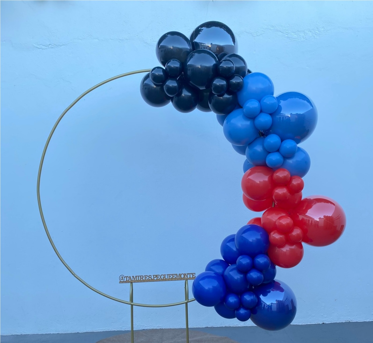 Arco de Balões (Organico Em Blocos) 16, 9 E 5 Preto, Azul Indigo, Vermelho E Azul Escuro - Tamires Pegue e Monte Uberaba