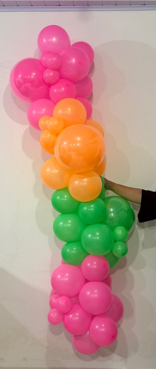 Arco de Balões (Organico Em Blocos, Neon) 16, 9 E 5 Rosa, Laranja E Verde - Tamires Pegue e Monte Uberaba