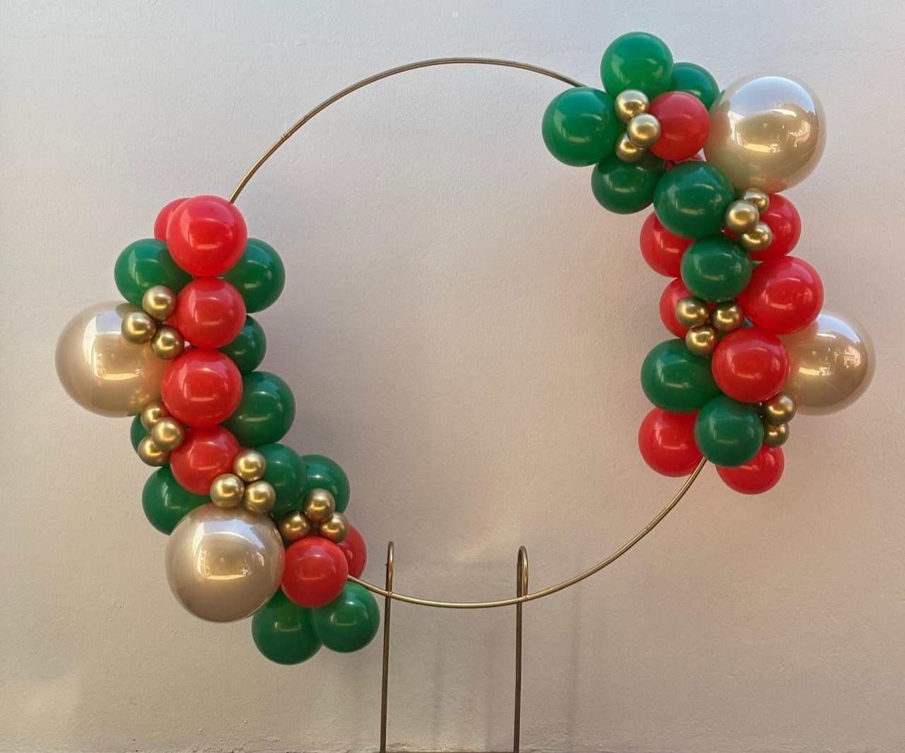 Arco de Balões (Organico Em Blocos Metalizados Dublo) 16 E 5 Platino Dourado, 9 Verde Escuro E Vermelho - Tamires Pegue e Monte Uberaba