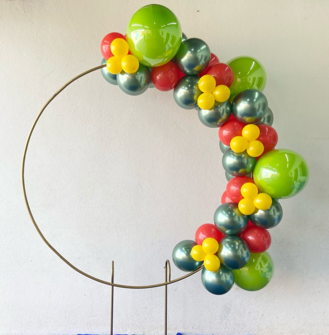 Arco de Balões (Organico Misturado E Metalizados ) 16 Verde Limão, 9 Vermelho E Platino Verde, 5 Amarelo (Leo, O Caminhãozinho) - Tamires Pegue e Monte Uberaba