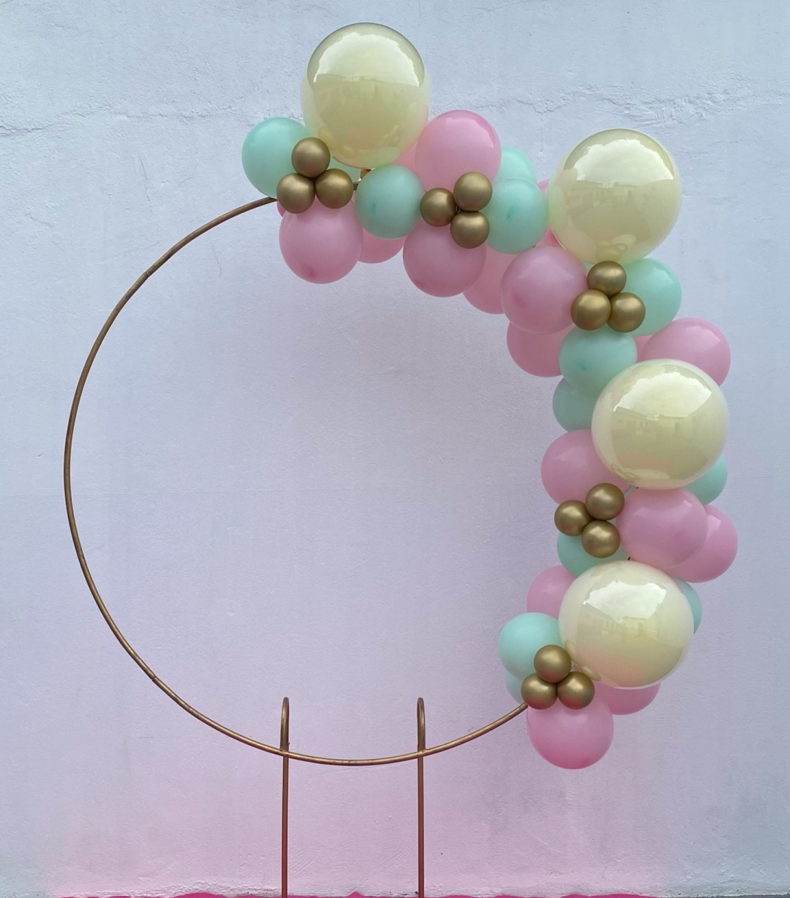 Arco de Balões (Organico Misturado Com Trio Metalizados ) 16 Amarelo Candy, 9 Rosa Candy E Verde Candy, 5 Platino Dourado (Cry Baby-Jardim Encantado) - Tamires Pegue e Monte Uberaba