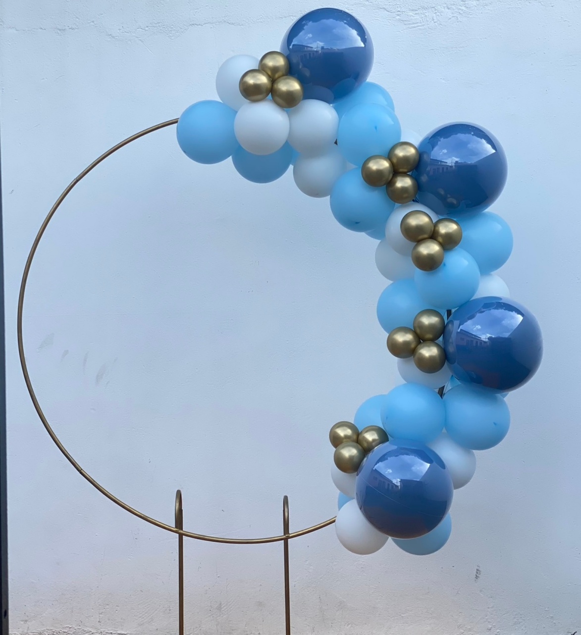 Arco de Balões (Organico Misturado Trio Metalizados ) 16 Azul Indigo, 9 Azul Claro E Branco, 5 Platino Dourado - Tamires Pegue e Monte Uberaba