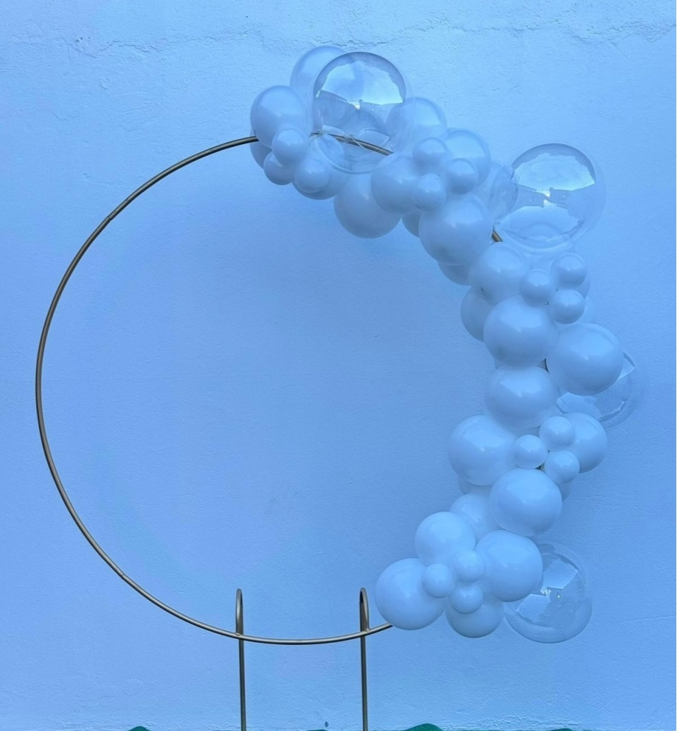 Arco de Balões (Organico) 16 Bublee E Branco, 9 E 5 Branco (Batizado-Casamento) - Tamires Pegue e Monte Uberaba