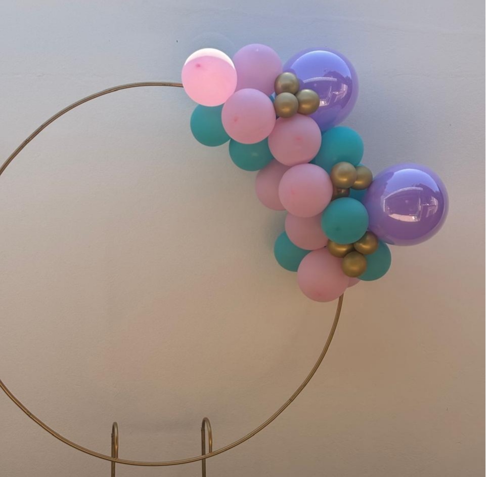 Arco de Balões (Mine Organico Misturado E Trio Metalizados ) 16 Lilás, 9 Azul Turquesa E Rosa Clara, 5 Platino Dourado - Tamires Pegue e Monte Uberaba