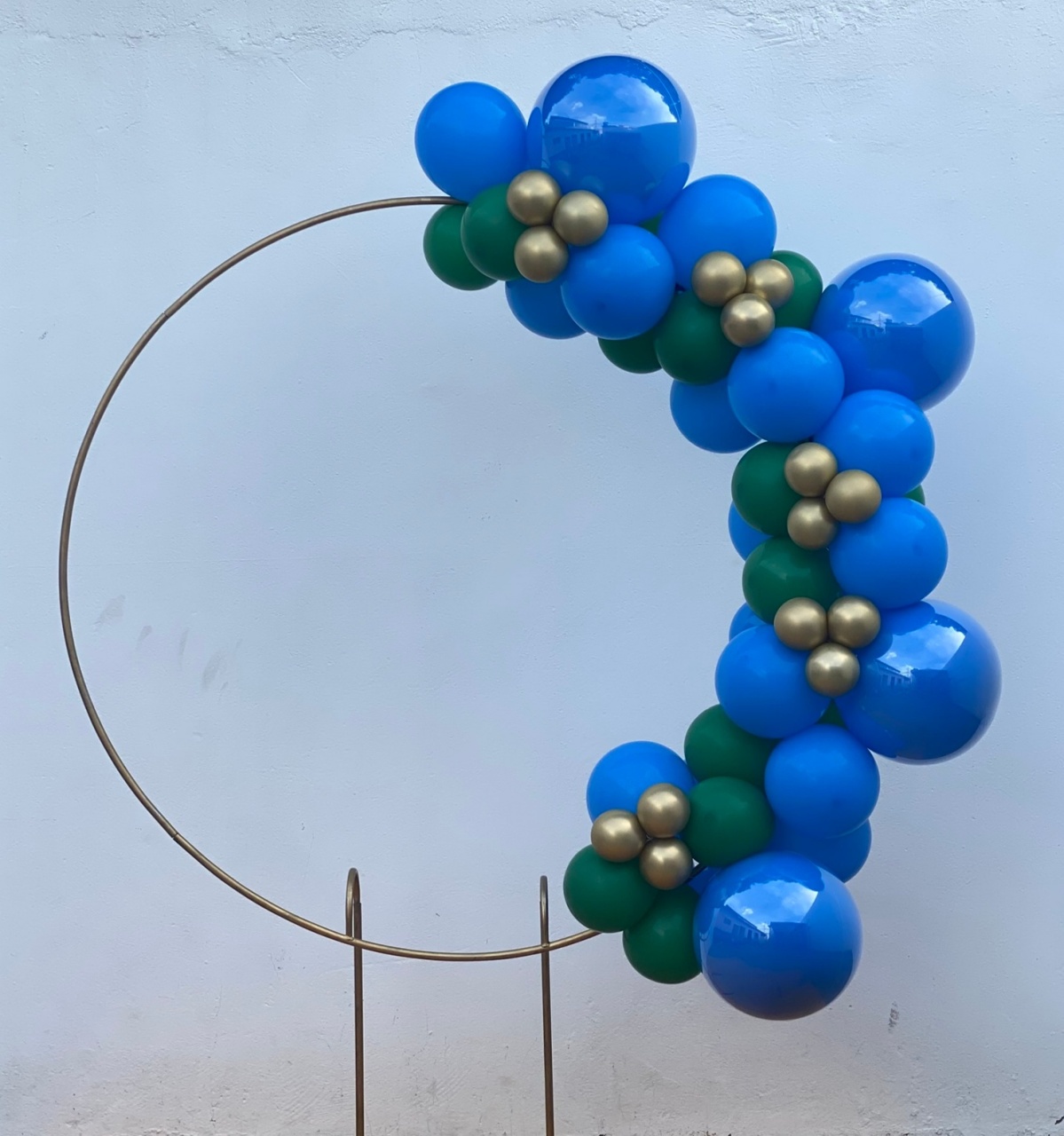 Arco de Balões (Organico Misturado E Trio Metalizados ) 16 E 9 Azul Escuro, 9 Verde Escuro, 5 Platino Dourado - Tamires Pegue e Monte Uberaba
