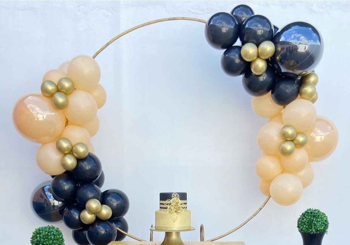 Arco de Balões (Organico Em Blocos Com Trio Metalizados ) 16 E 9 Preto E Creme, 5 Platino Dourado (Preto Com Dourado) - Tamires Pegue e Monte Uberaba