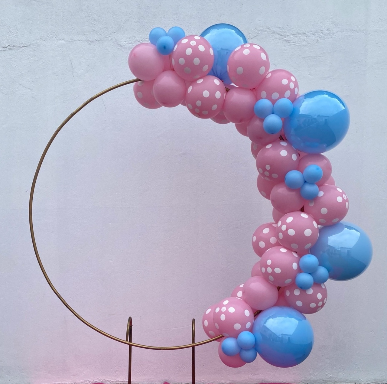 Arco de Balões (Organico Misturado E Estampado) 16 Azul Clara, 9 Estampado Bolinha E Rosa Claro, 5 Azul Clara - Tamires Pegue e Monte Uberaba