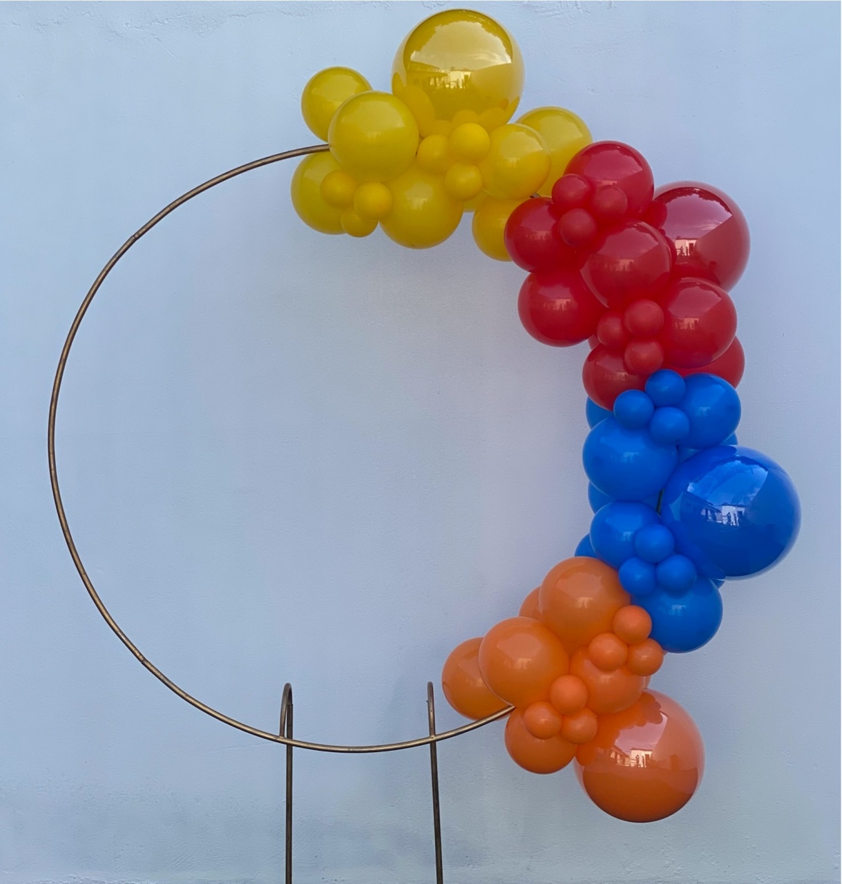 Arco de Balões (Organico Em Blocos) 16, 9 E 5 Amarelo, Vermelho, Azul Escuro E Laranja - Tamires Pegue e Monte Uberaba