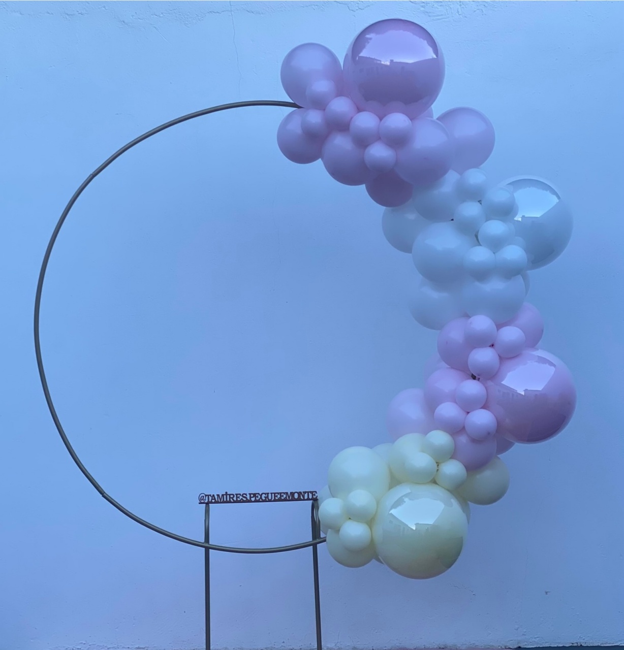 Arco de Balões (Organico Em Blocos) 16, 9 E 5 Rosa Candy, Branco E Amarelo Candy - Tamires Pegue e Monte Uberaba
