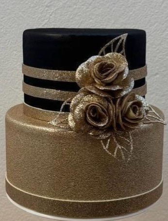 Bolo Fake - Preto E Dourado - Tamires Pegue e Monte Uberaba