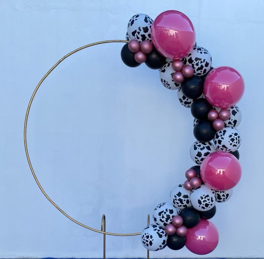Arco de Balões (Organico Misturado E Estampado) 16 Rosa Forte, 9 Estampado Vaquinha E Preto, 5 Platino Rosa - Tamires Pegue e Monte Uberaba