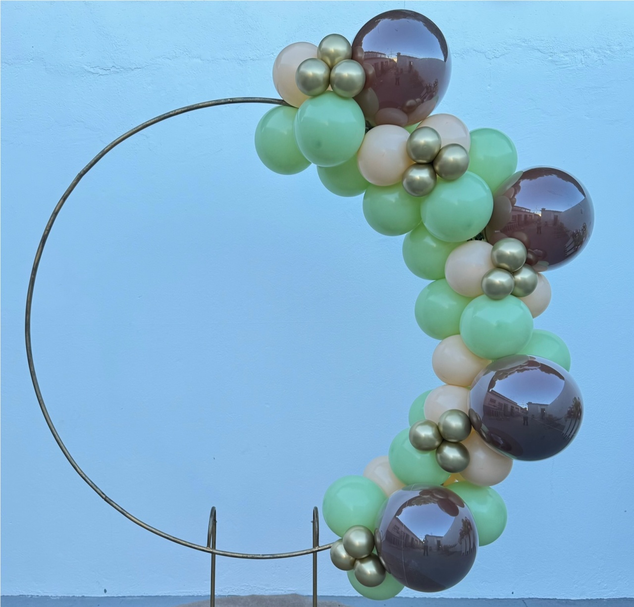 Arco de Balões (Organico Em Blocos E Trio Metalizados ) 16 Marrom, 9 Verde Menta E Marfim, 5 Platino Dourado - Tamires Pegue e Monte Uberaba