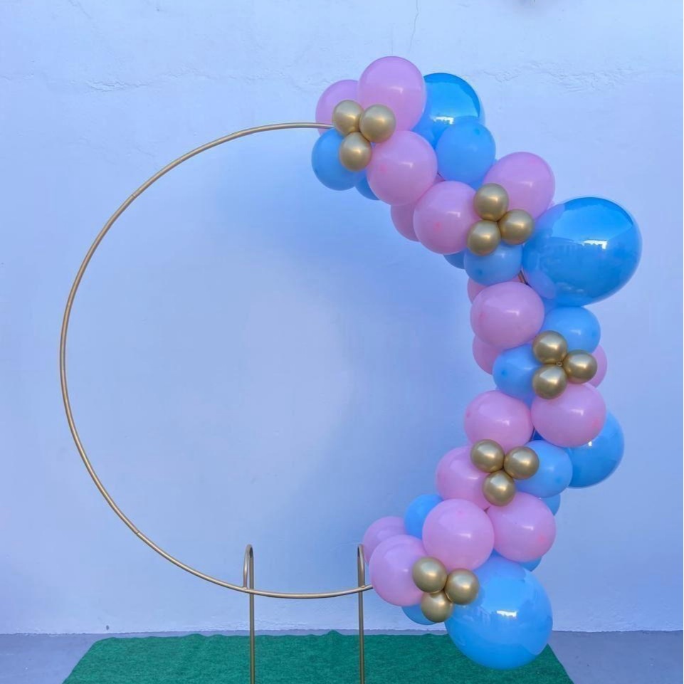 Arco de Balões (Organico Misturado Com Trio Metalizados ) 16 Azul Claro, 9 Rosa Claro E Azul Claro, 5 Platino Dourado (Chá Revelação-Stitch)) - Tamires Pegue e Monte Uberaba