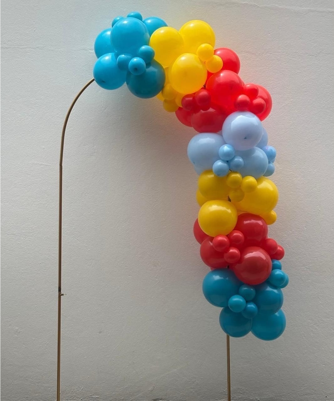 Arco de Balão (Azul Escuro, Amarelo, Vermelho E Branco) Sem Buble - Tamires Pegue e Monte Uberaba