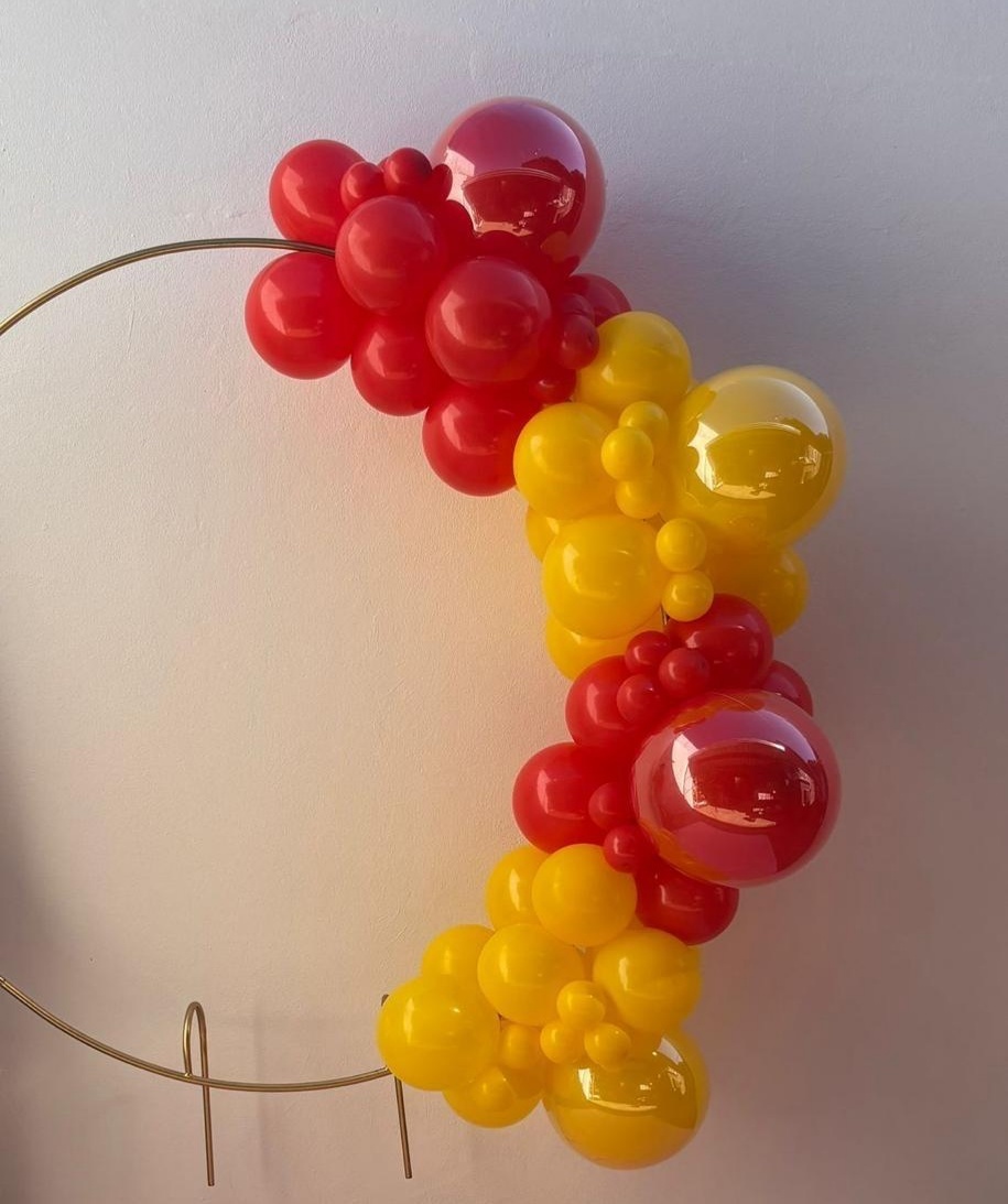 Arco de Balões (Organico Em Blocos Duplo) 16, 9 Vermelho E Amarelo - Tamires Pegue e Monte Uberaba