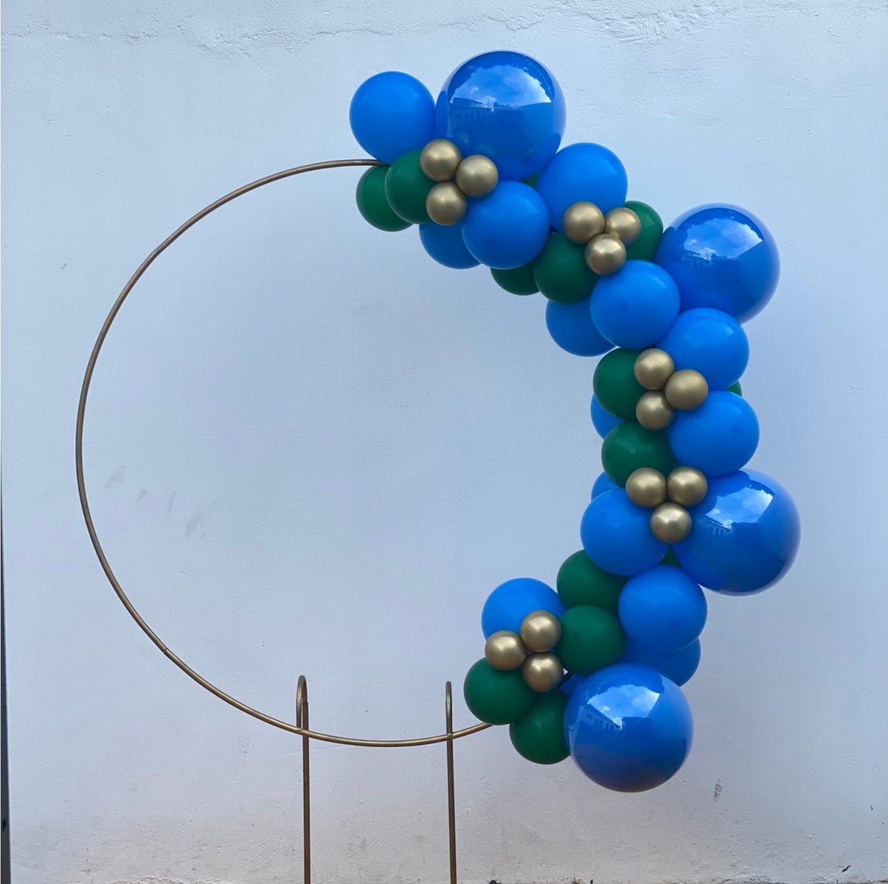 Arco de Balões (Organico Misturado Trio Metalizados ) 16 Azul Escuro, 9 Azul Escuro E Verde Escuro, 5 Platino Dourado - Tamires Pegue e Monte Uberaba