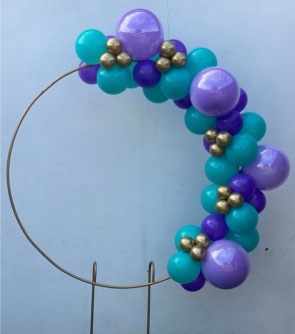 Arco de Balões (Organico Misturado E Trio Metalizados ) 16 Lilás, 9 Violeta E Azul Turquesa, 5 Platino Dourado (Ariel) - Tamires Pegue e Monte Uberaba