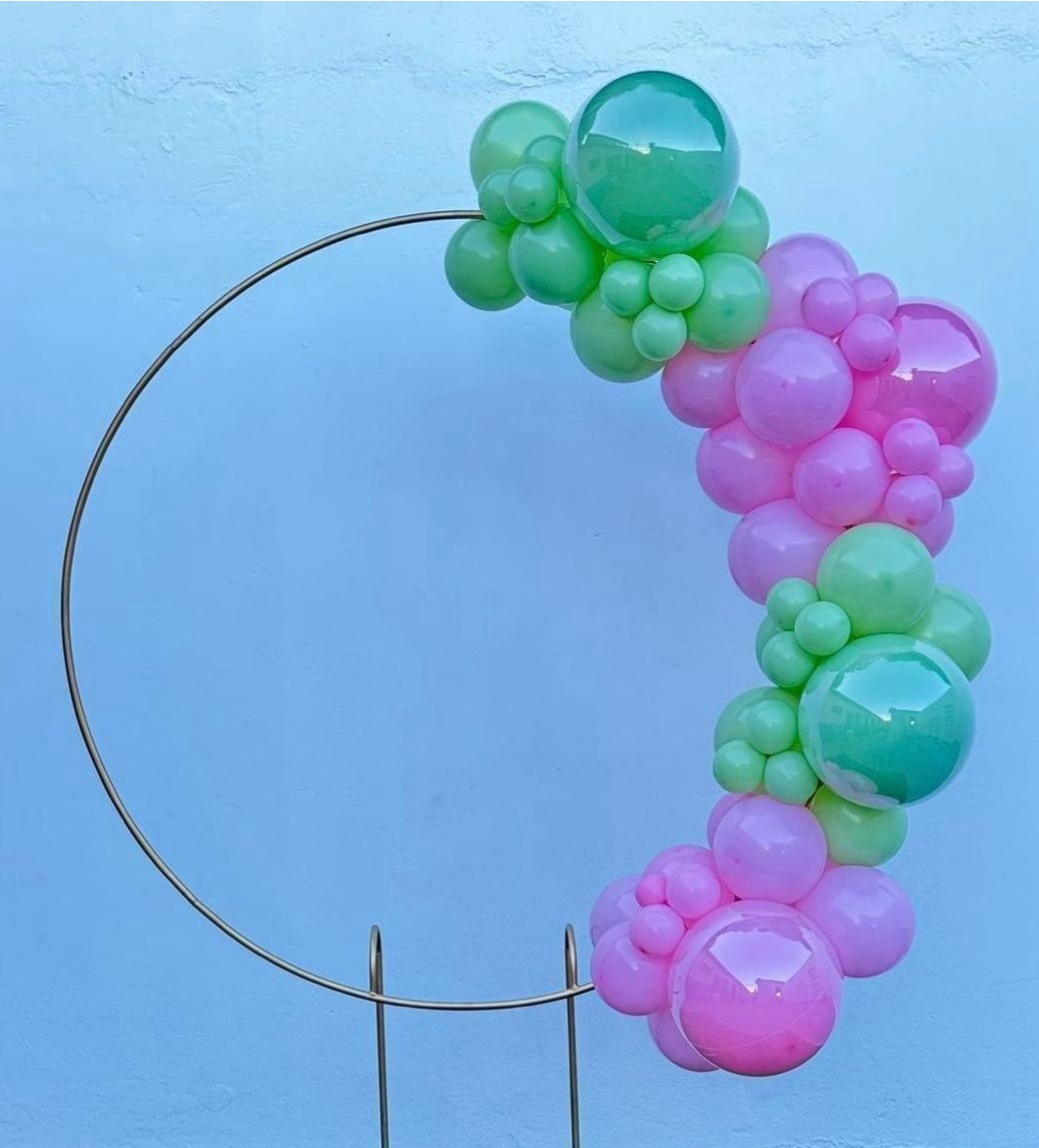 Arco de Balões (Organico Em Blocos Duplo) 16, 9 E 5 Verde Eucalipto E Rosa Claro (Moranquinho-Fazendinha Rosa) - Tamires Pegue e Monte Uberaba