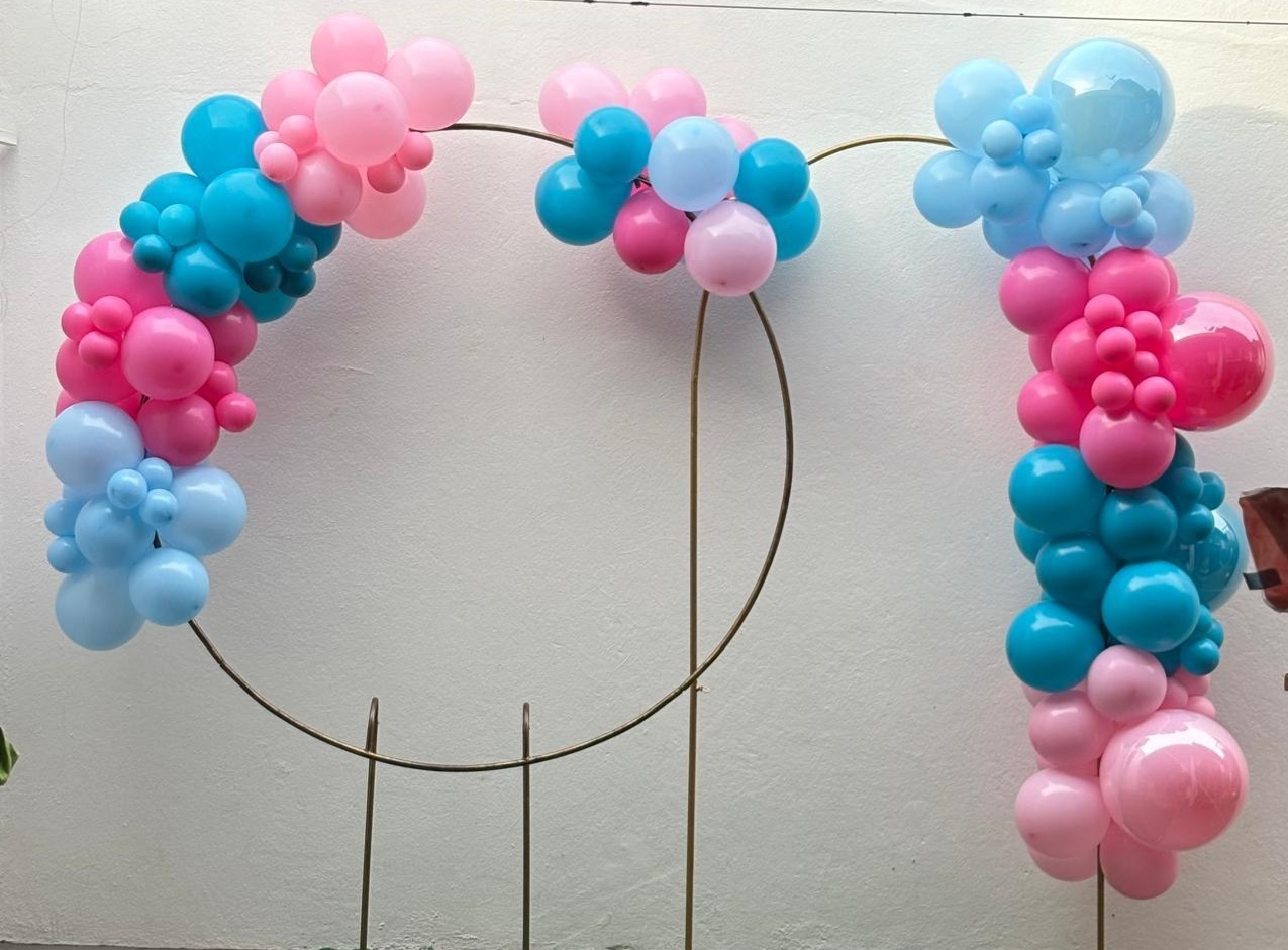 Arco de Balões (Organico Em Blocos Triplo) 16, 9 E 5 Azul Claro, Rosa Forte, Azul Piscina E Rosa Bebê - Tamires Pegue e Monte Uberaba