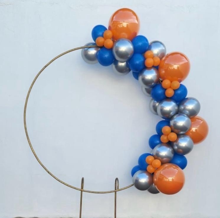 Arco de Balões (Organico Misturado E Metalizados ) 16 Laranja, 9 Platino Prata E Azul Escuro, 5 Laranja (Naruto) - Tamires Pegue e Monte Uberaba