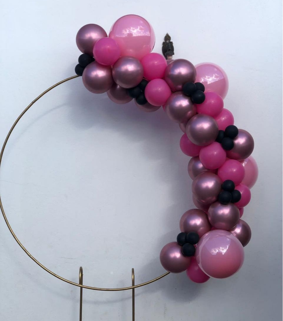 Arco de Balões (Organico Misturado E Metalizados ) 16 Rosa Claro, 9 Platino Rosa E Rosa Forte, 5 Preto (Macha) - Tamires Pegue e Monte Uberaba