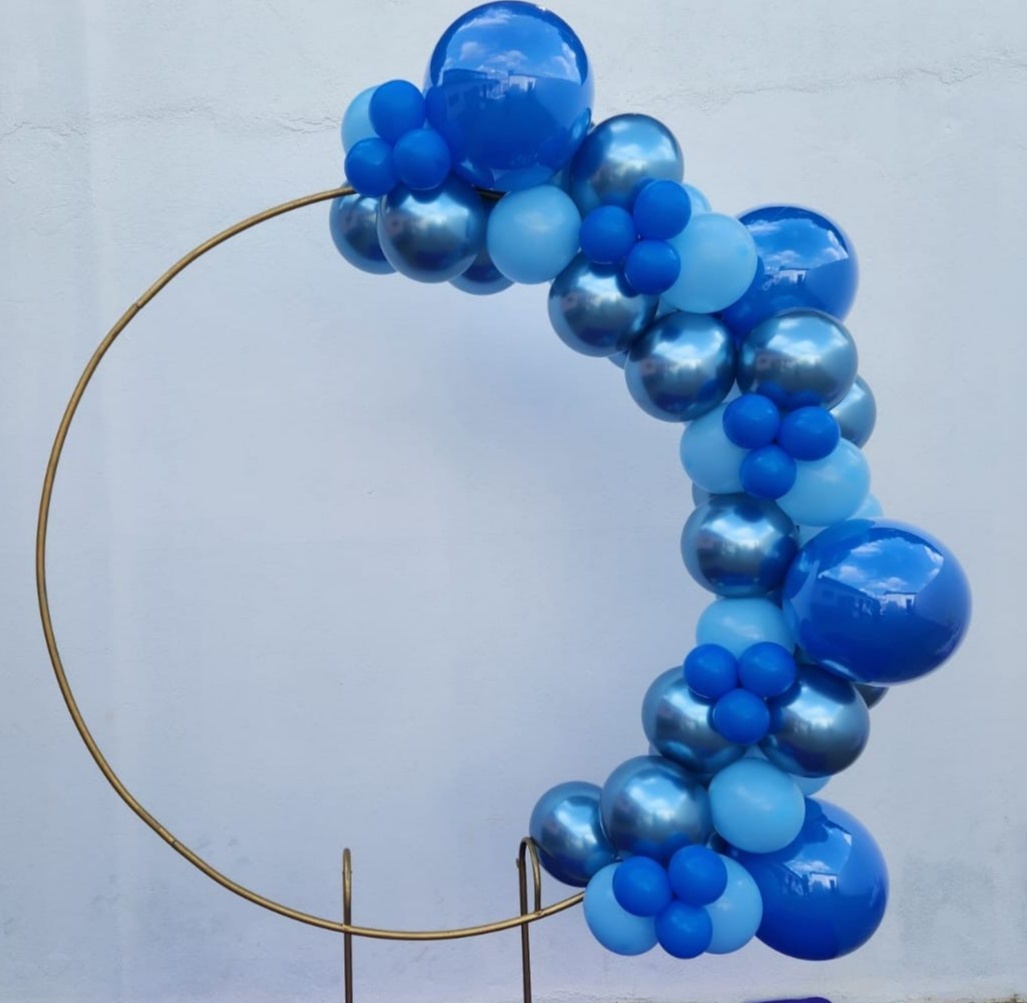 Arco de Balões (Organico Misturado E Metalizados ) 16 Azul Escuro, 9 Platino Azul E Azul Claro, 5 Azul Escuro (Borboleta Azul) - Tamires Pegue e Monte Uberaba