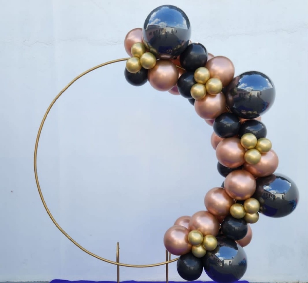 Arco de Balões (Organico Misturado E Metalizados ) 16 Preto, 9 Platino Rose Gold E Preto, 5 Platino Dourado (Preto Com Dourado) - Tamires Pegue e Monte Uberaba