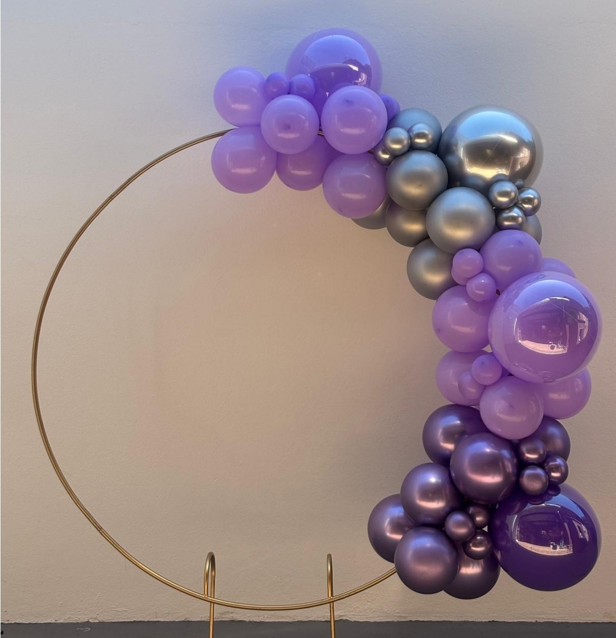 Arco de Balões (Organico Em Blocos Metalizados) 16, 9 E 5-Lilás Candy, Platino Prata E Platino Violeta - Tamires Pegue e Monte Uberaba