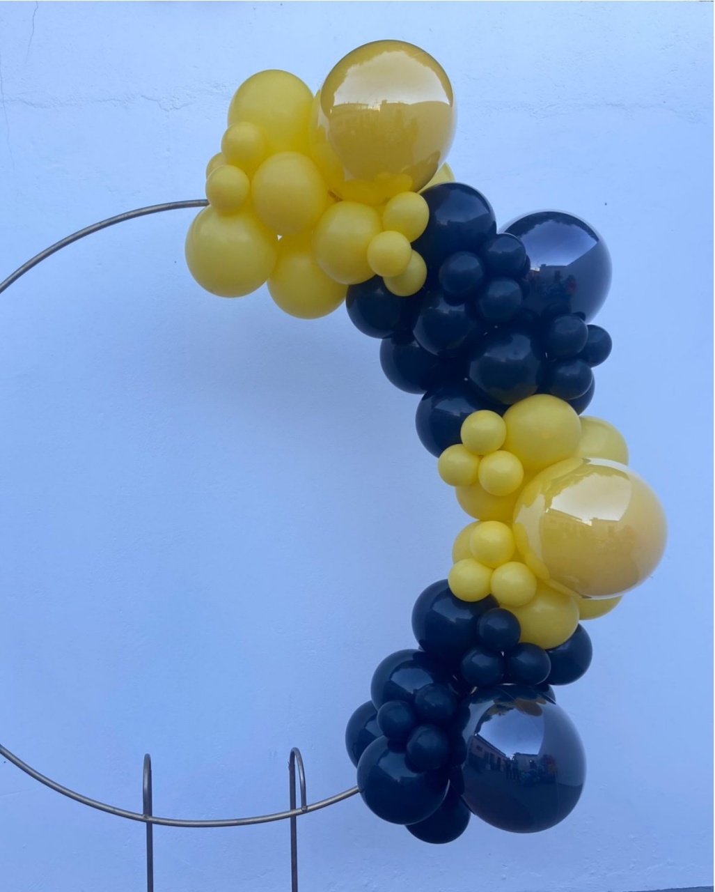 Arco de Balões (Organico Em Blocos Duplo) 16, 9 E 5 Amarelo E Preto (Batman) - Tamires Pegue e Monte Uberaba