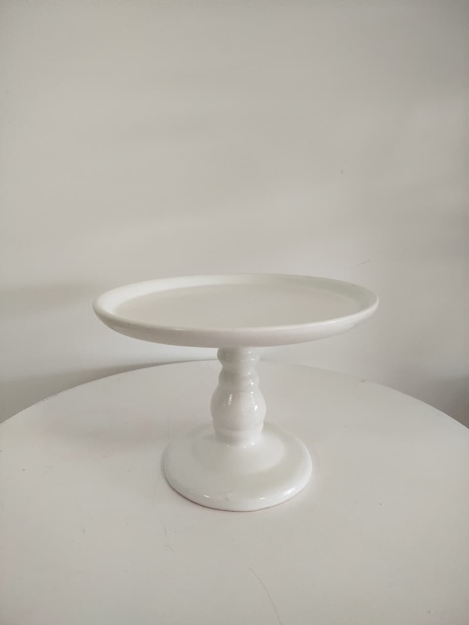 Boleira Branca Ceramica M - Decoração de Mãe