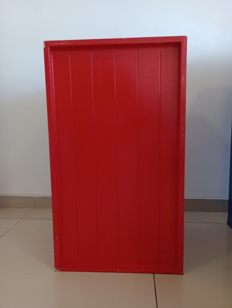 Mesa Cubo Vermelha M - Decoração de Mãe