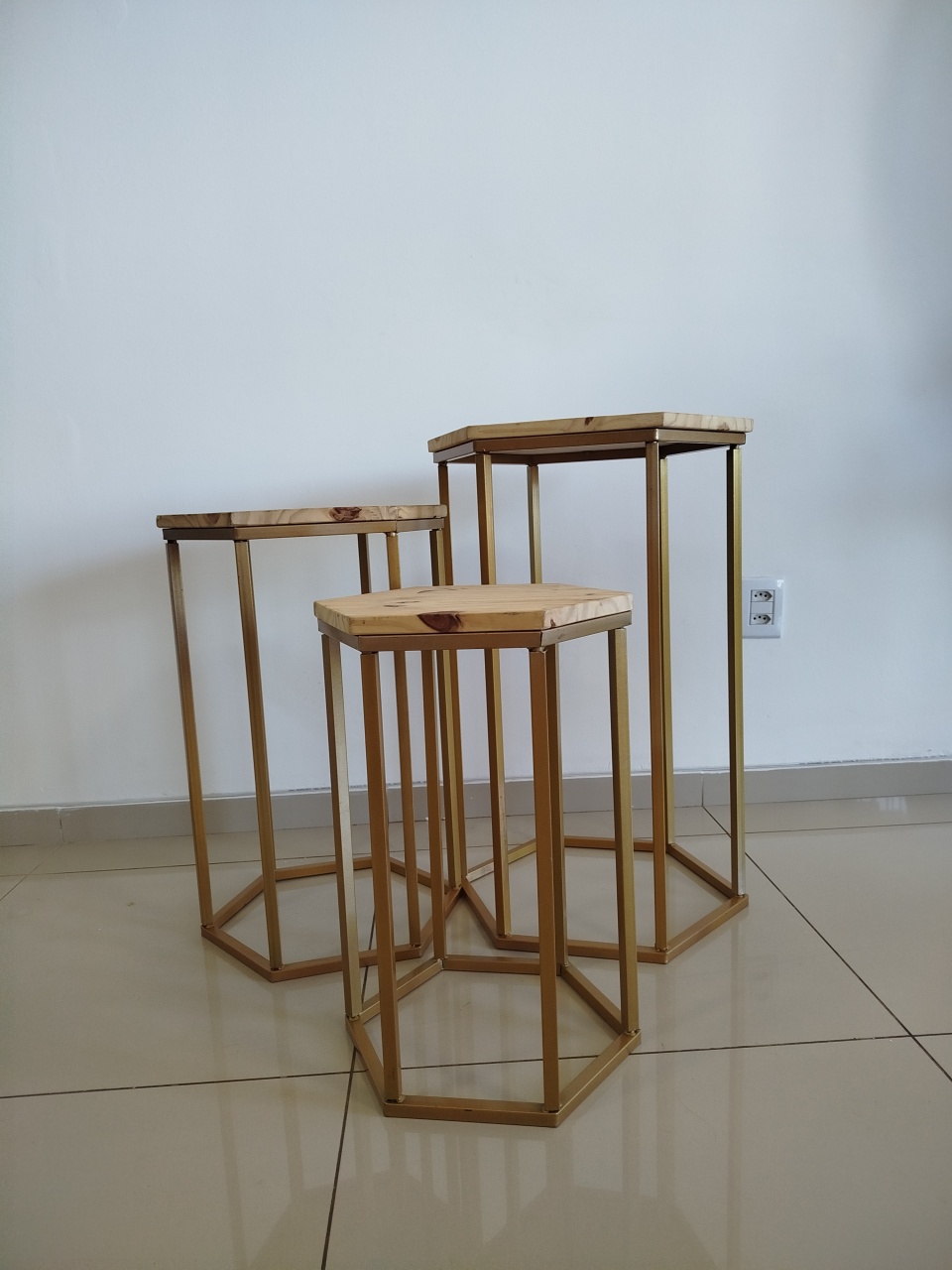 Trio Mesa Sextavada Dourada - Decoração de Mãe