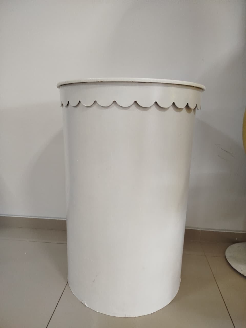 Mesa Cilindro Babado Branco - Decoração de Mãe