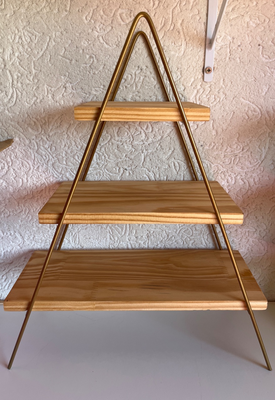 Escadinha Triângulo de Mesa - Sileni Rocha decorações