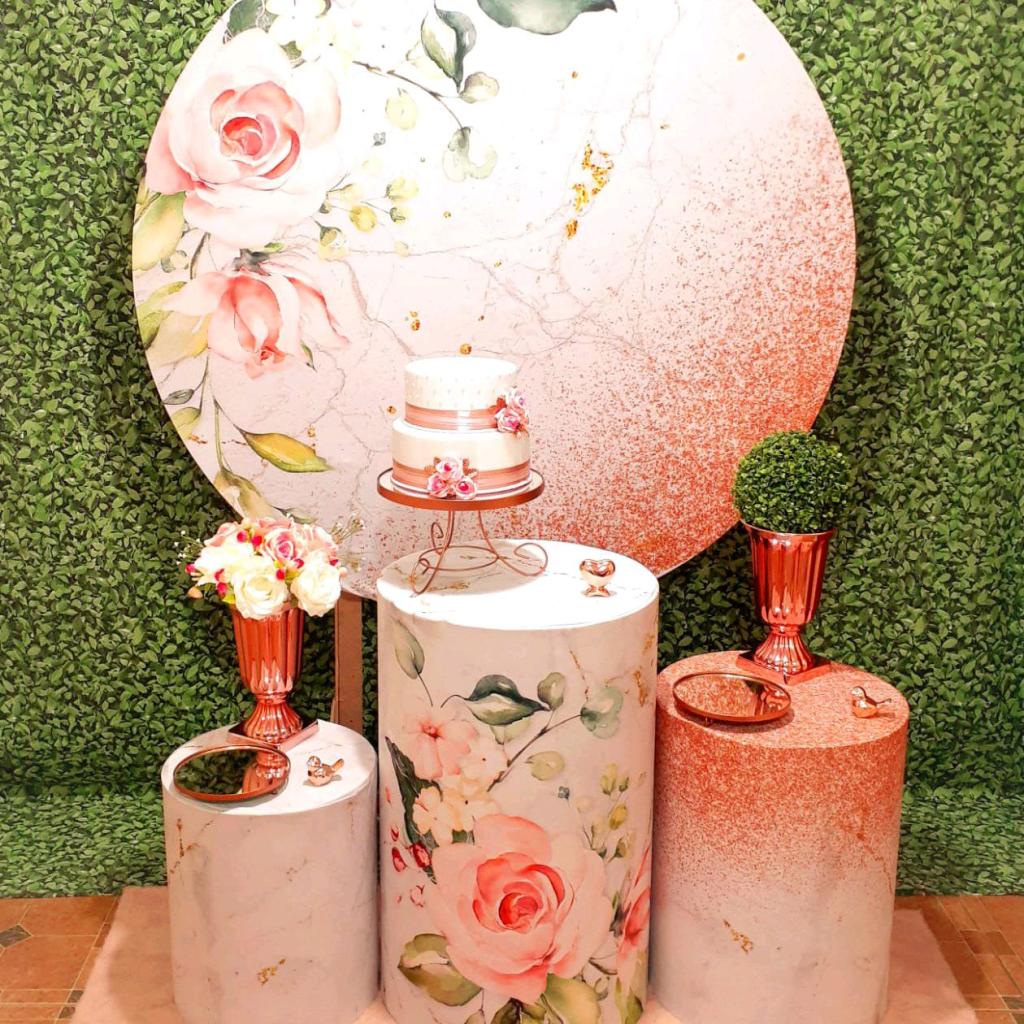 Kit Rosas Gold Padrão - Festafy locações