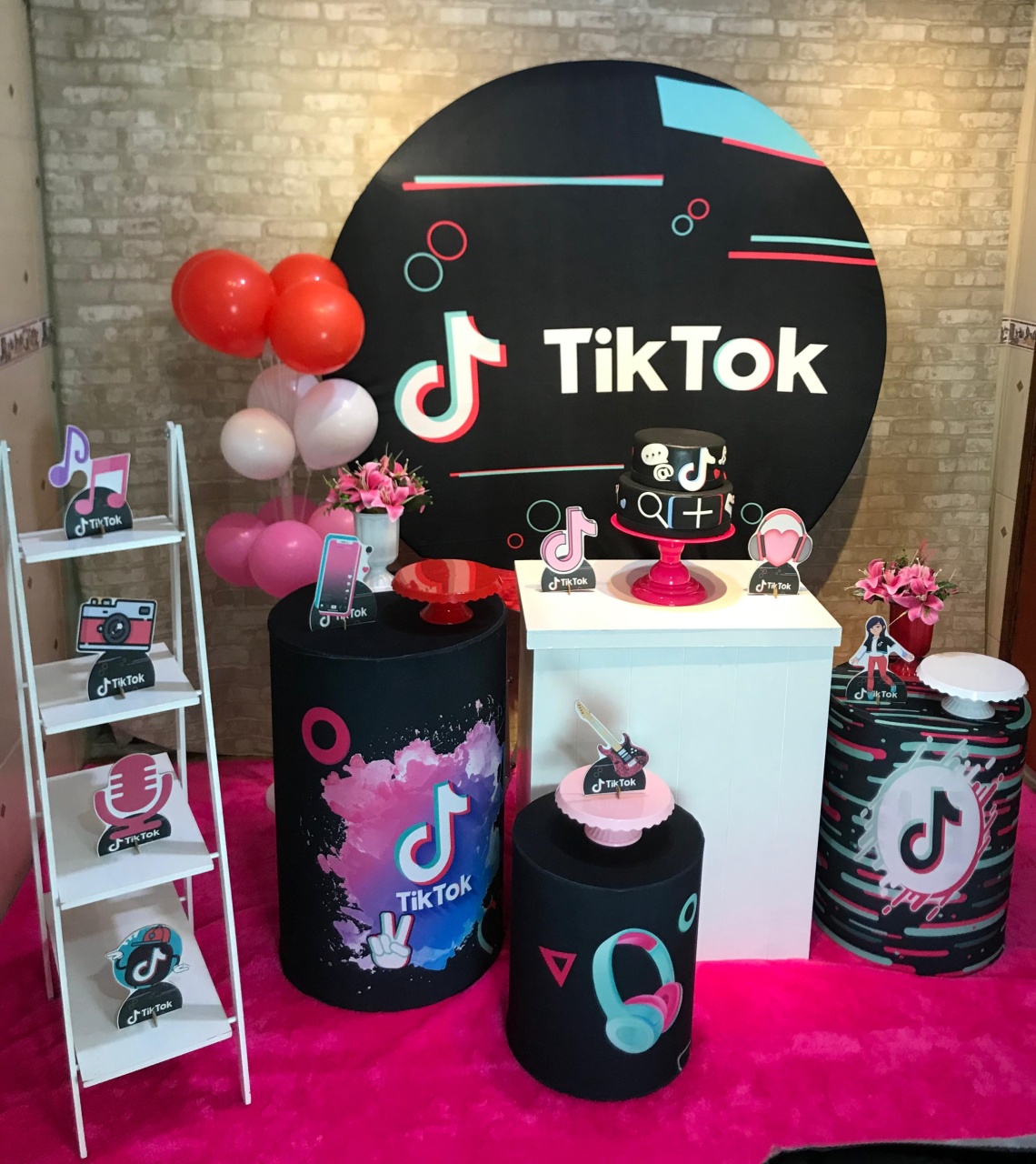 Kit Tik E Tok - Completo Feminino - Festafy locações