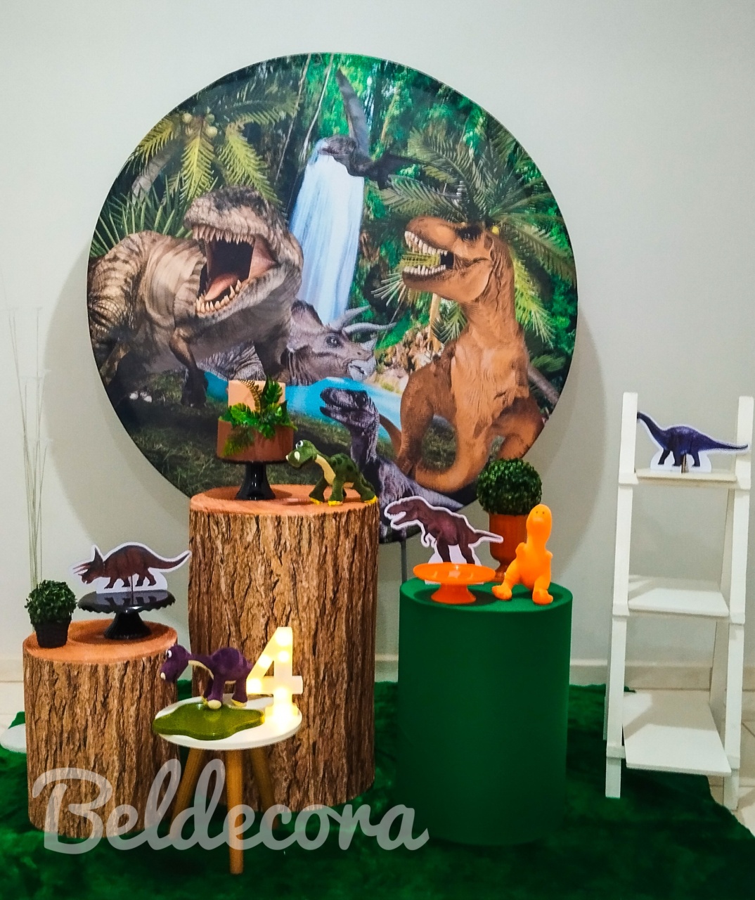 Dinossauro Com Mesinha - Bel Decora Pegue e Monte