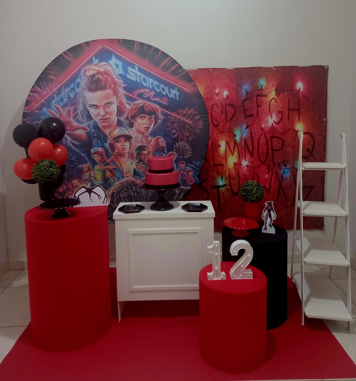 Stranger Thing Vermelho - Bel Decora Pegue e Monte