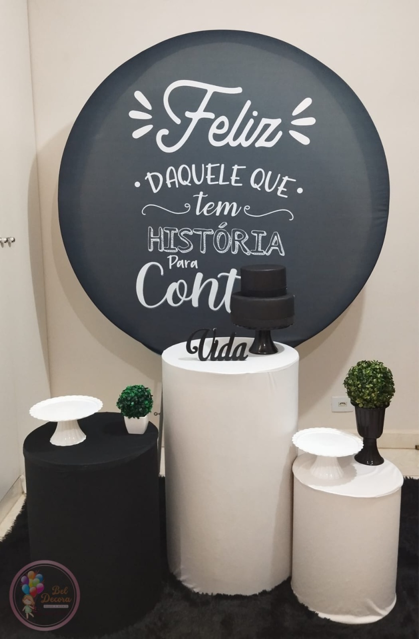 Feliz Daquele Que Tem História Para Contar Bronze - Bel Decora Pegue e Monte