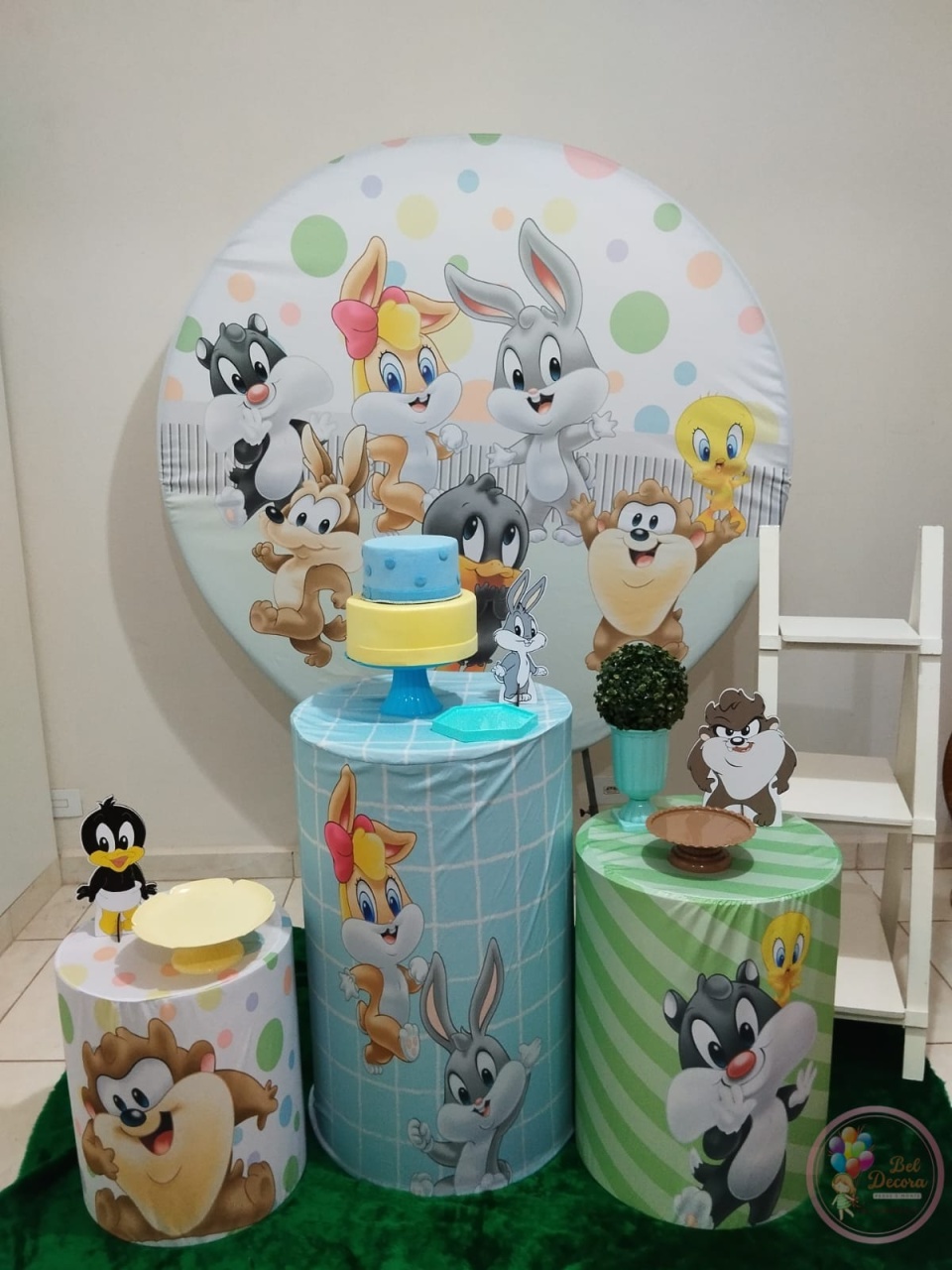 Looney Tunes Com Escada - Bel Decora Pegue e Monte