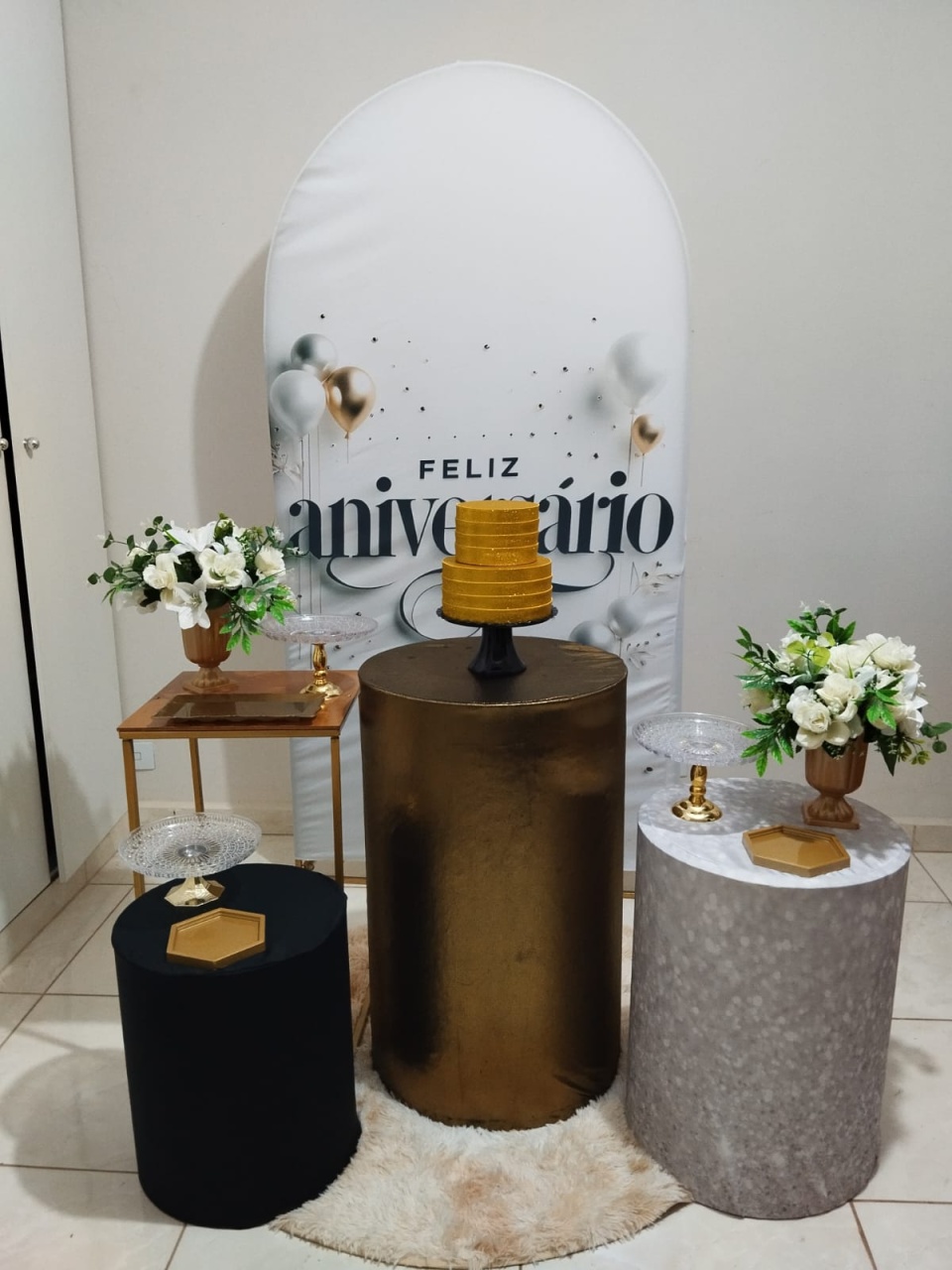 Painel Romano Feliz Aniversário - Bel Decora Pegue e Monte