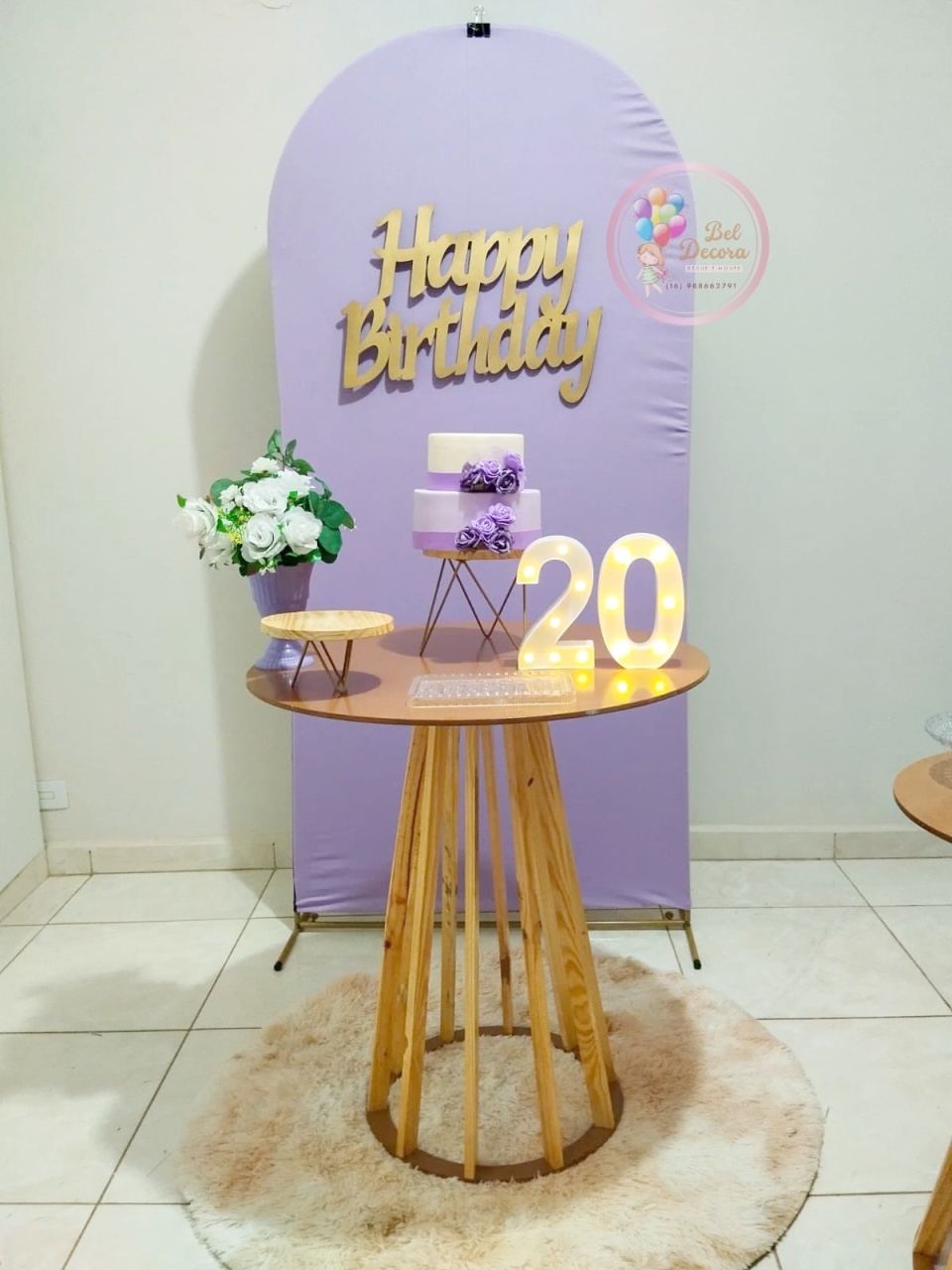 Painel Romano Lilas E Mesa de Madeira - Bel Decora Pegue e Monte