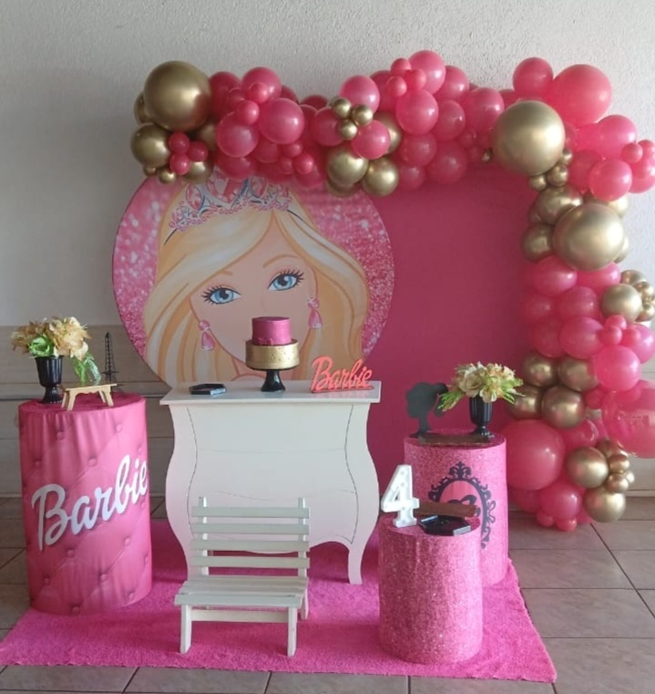 Barbie Com Painel Romano - Bel Decora Pegue e Monte