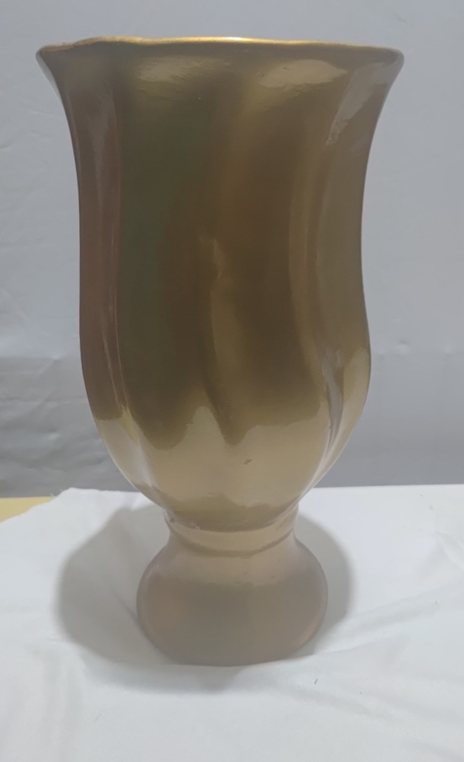 Vaso Torcido Dourado - Mimi Decorações
