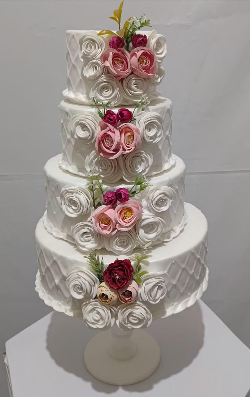Bolo Fake Casamento - Mimi Decorações